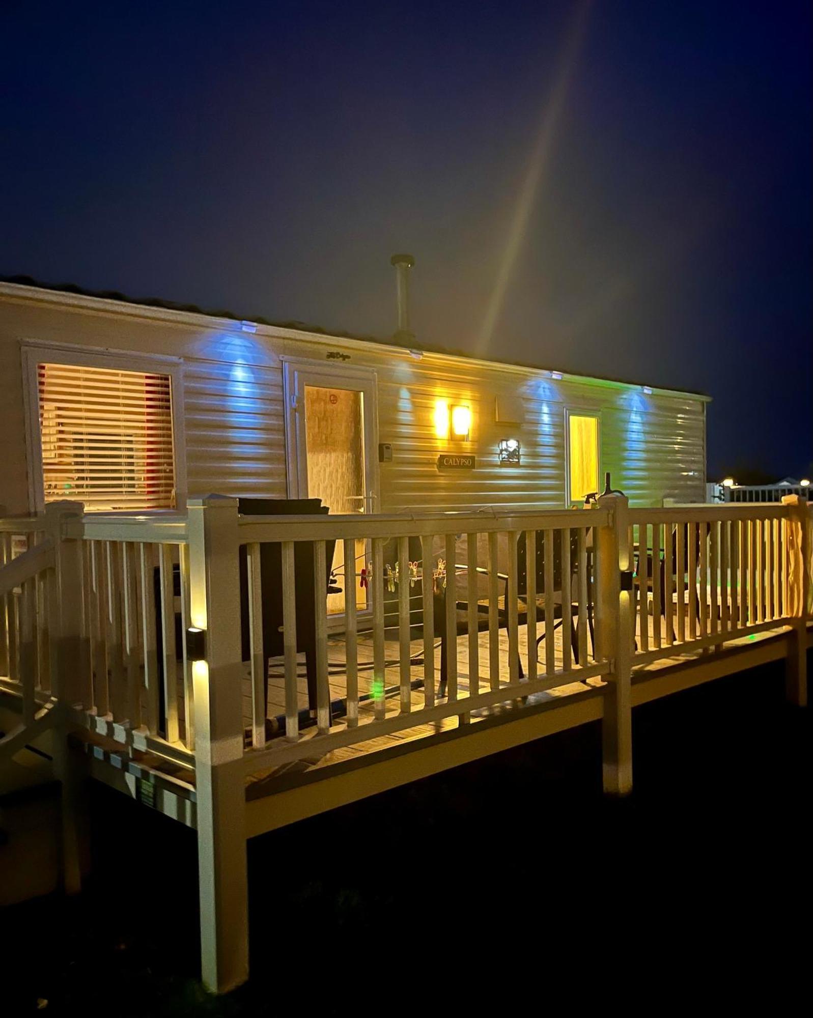Calypso Hot Tub Breaks Tattershall Lakes Pet Friendly Exterior foto